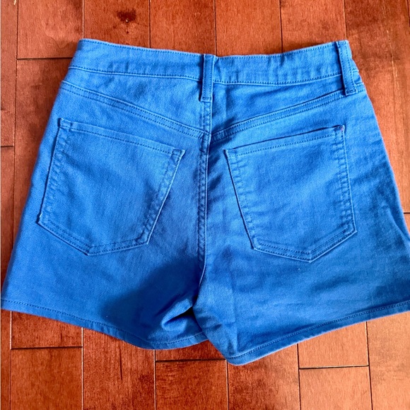 NWOT. Old Navy Women's Vibrant Blue Shorts - Picture 3 of 3